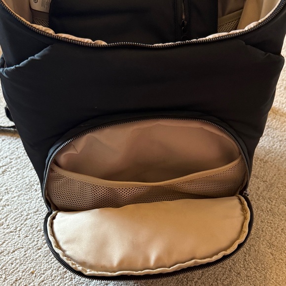 Lululemon New Parent Backpack - Picture 7 of 8
